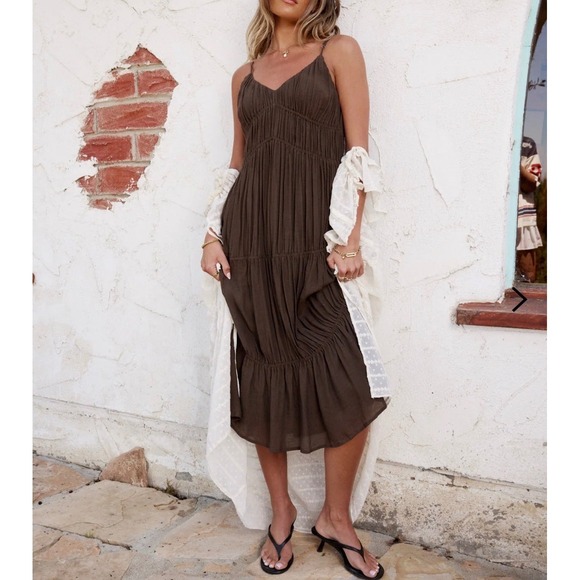 Böhme Dresses & Skirts - Böhme Gwen Relaxed Tiered Midi Dress Sz M Chocolate Brown Smocked Boho Flowy